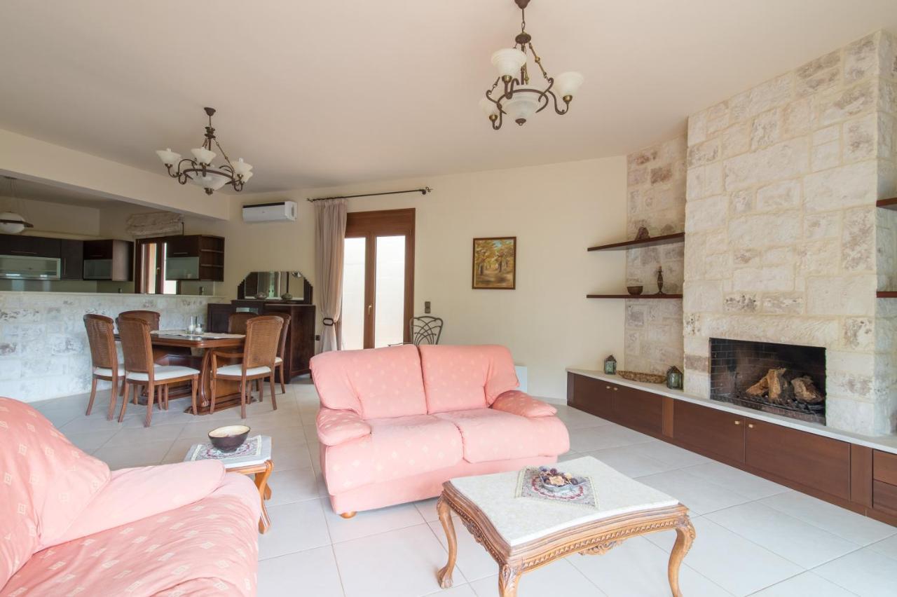 Heraklion Comfy House With Mountain View Exterior photo