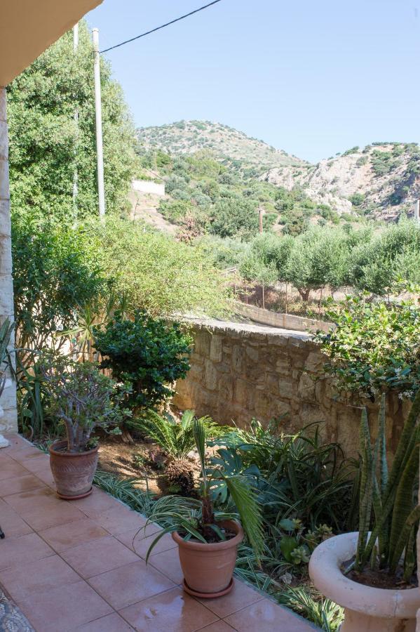 Heraklion Comfy House With Mountain View Exterior photo