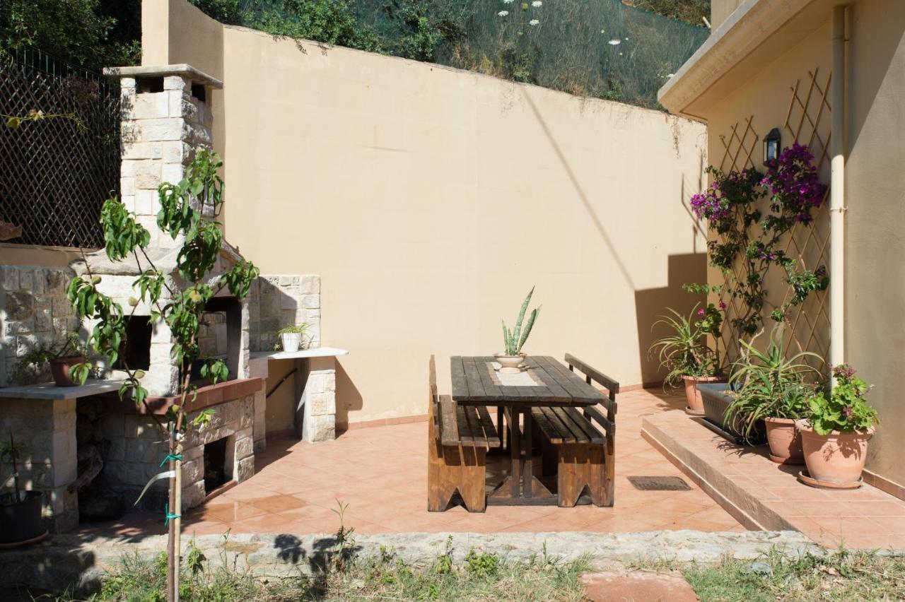 Heraklion Comfy House With Mountain View Exterior photo